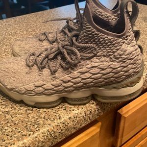 Nike men’s Lebron 15